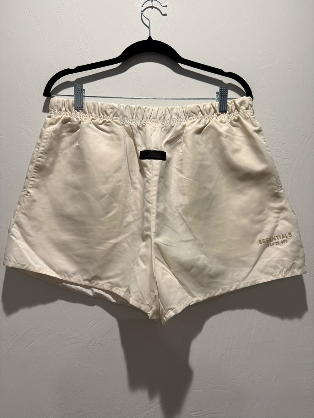 Fear of God ESSENTIALS Women’s Cream Elastic-Waist Shorts Nylon